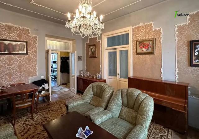 3 սենյականոց բնակարան Կիևյան փողոցում, 100 քմ, նախավերջին հարկ, 2 սանհանգույց, բարձր առաստաղներ