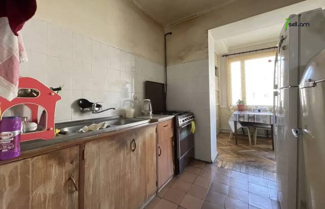 3 սենյականոց բնակարան Կոմիտասի պողոտայում, 99 ք.մ., մի քանի պատշգամբ, նախավերջին հարկ, քարե շենք