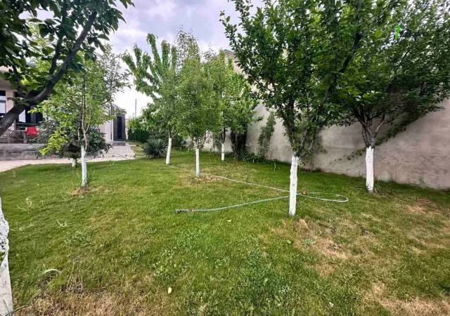 Մեկ հարկանի քարե տուն Բագրևանդի 42-րդ փողոցում Նոր Նորքում, 1100 քմ, 3+ սանհանգույց