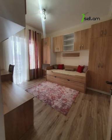 Երկու հարկանի քարե տուն Պարույր Սևակի փողոցում Ավանում, 640 ք.մ., 2 սանհանգույց