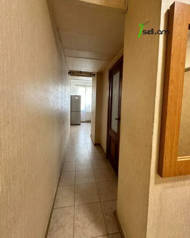 3 սենյականոց բնակարան Սարյանի փողոցում, 80 քմ, նախավերջին հարկ, եվրովերանորոգված, քարե շենք