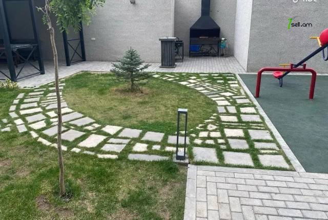 2 սենյականոց բնակարան նորակառույց շենքում Սլավիկ Չիլոյան փողոցում, 60 քմ, բարձր առաստաղներ