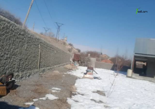 Մեկ հարկանի քարե տուն Ձորաղբյուրում, 1000 ք.մ., մասնակի վերանորոգում