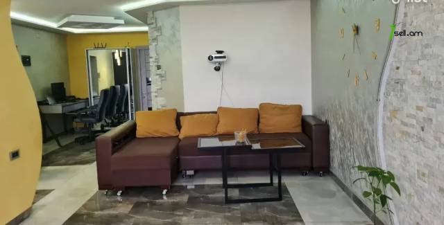 3 սենյականոց բնակարան Պարույր Սևակի փողոցում, 84 ք.մ., 2 սանհանգույց, եվրովերանորոգված, քարե շենք