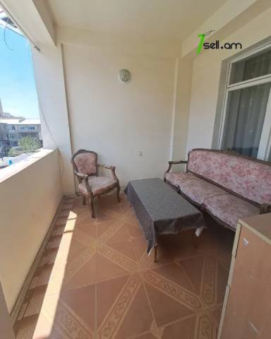 3 սենյականոց բնակարան Արամի փողոցում, 98 ք.մ., 3/6 հարկ, մի քանի պատշգամբ, կապիտալ վերանորոգված