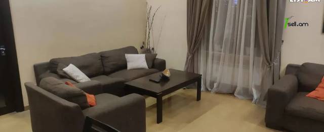 3 սենյականոց բնակարան Աբովյան փողոցում, 86 ք.մ., նախավերջին հարկ, բարձր առաստաղներ