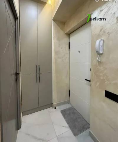 2 սենյականոց բնակարան Խորենացու փողոցում, 45 քմ, 3/5 հարկ, դիզայներական ոճով վերանորոգված, քարե շենք