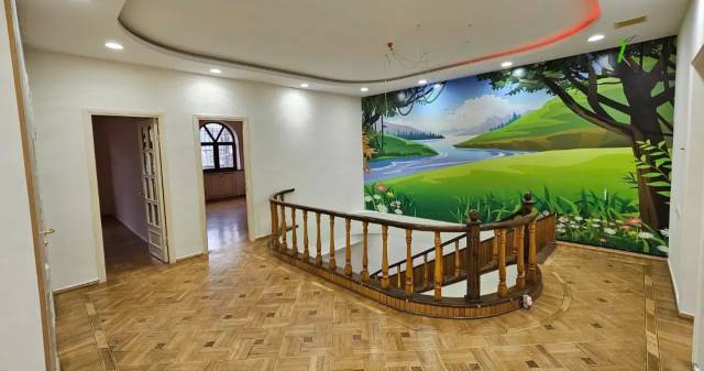 Երեք հարկանի քարե տուն Ազատության պողոտայում Արաբկիրում, 900 քմ, 3+ սանհանգույց