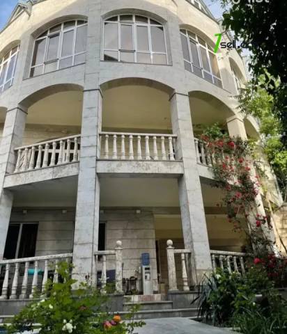 Չորս հարկանի քարե տուն Սիմեոն Երևանցու փողոցում կենտրոնում, 550 ք.մ., 3+ սանհանգույց