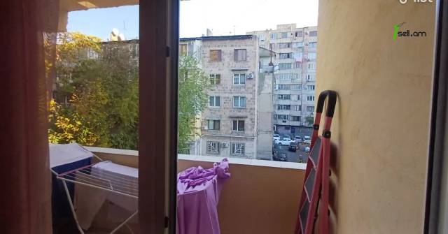 4 սենյականոց բնակարան Աբովյան փողոցում, 115 ք.մ., կապիտալ վերանորոգված, քարե շենք