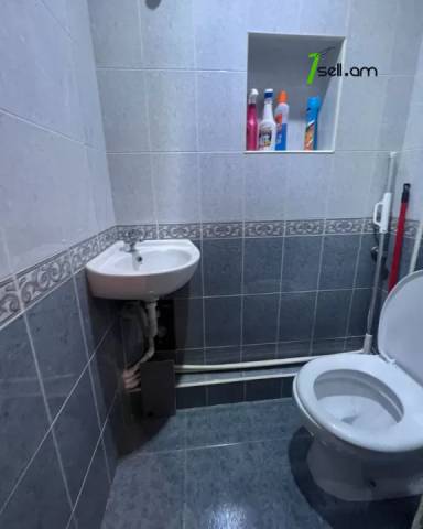 3 սենյականոց բնակարան Խանջյան փողոցում, 80 ք.մ., 2 սանհանգույց, բարձր առաստաղներ, 3/7 հարկ