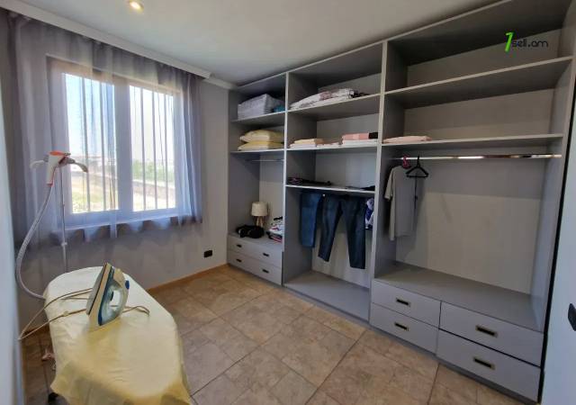 Երկու հարկանի քարե տուն Շիրակի փողոցում Շենգավիթում, 800 ք.մ., 2 սանհանգույց, եվրովերանորոգված