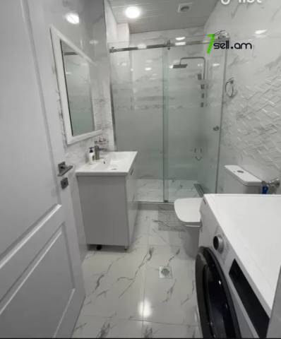 3 սենյականոց բնակարան նորակառույց շենքում Չեխովի փողոցում, 68 ք.մ., բարձր առաստաղներ, 1/12 հարկ