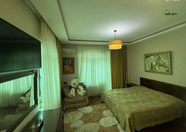 Երկու հարկանի քարե տուն Նվեր Սաֆարյան փողոցում Ավանում, 167 քմ, 3+ սանհանգույց