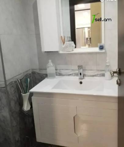 3 սենյականոց բնակարան նորակառույց շենքում Գրիբոյեդովի փողոցում, 77 քմ, 6/15 հարկ, 2 սանհանգույց