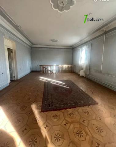 Երկու հարկանի քարե տուն Աբովյանում, 1170 ք.մ., 2 սանհանգույց, մասնակի վերանորոգում