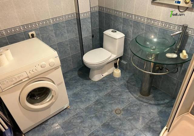 3 սենյականոց բնակարան Ամիրյան փողոցում, 100 ք.մ., 12/16 հարկ, 2 սանհանգույց, կոսմետիկ վերանորոգում