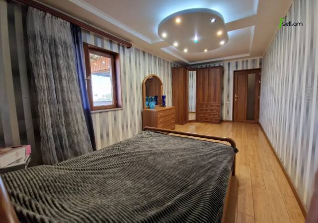 Երկու հարկանի քարե տուն Աշոտ Հովհաննիսյանի փողոցում Նոր Նորքում, 700 ք.մ., 3+ սանհանգույց