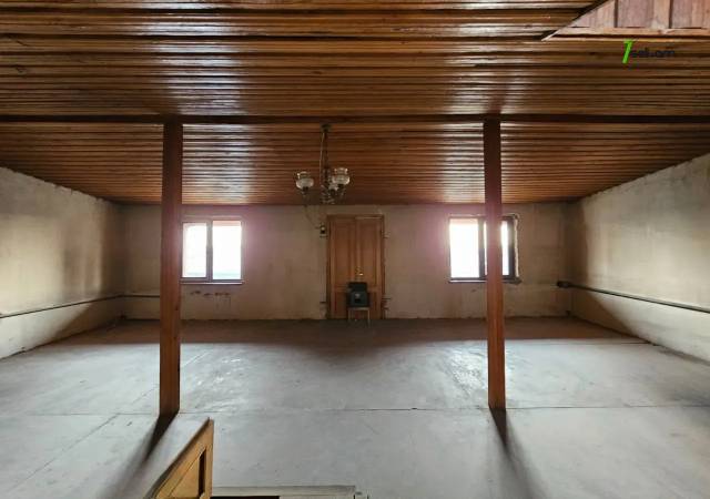 Երեք հարկանի քարե տուն Դավիթ Բեկի փողոցում Էրեբունիում, 480 ք.մ., 2 սանհանգույց, եվրովերանորոգված