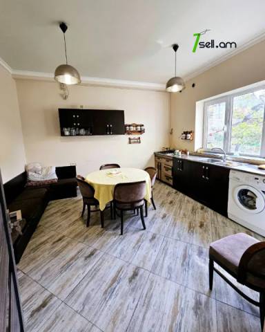 Երկու հարկանի քարե տուն Նոր-Արեշի 46 փողոցում Էրեբունիում, 172 քմ, 2 սանհանգույց