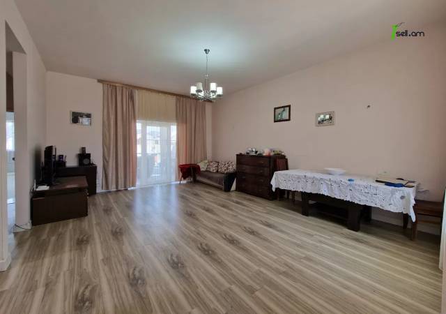 Երկու հարկանի քարե տուն Ավանում, 530 ք.մ., 2 սանհանգույց, կապիտալ վերանորոգված