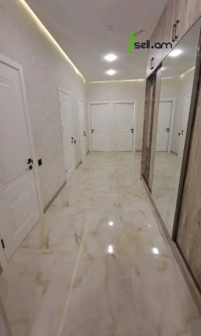 3 սենյականոց բնակարան նորակառույց շենքում Դերենիկ Դեմիրճյանի փողոցում, 135 ք.մ., նախավերջին հարկ