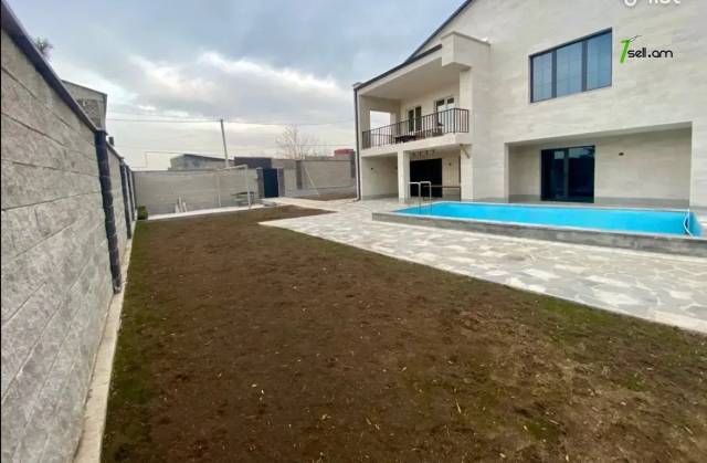 Երկու հարկանի տուն Դավիթ Բեկի փողոցում Էրեբունիում, 400 ք.մ., 2 սանհանգույց