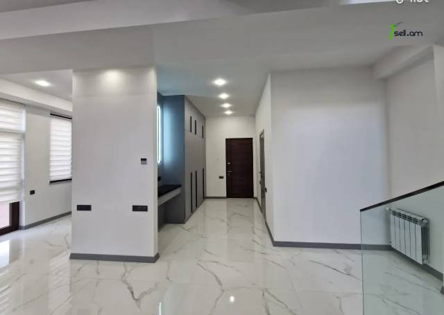 4 սենյականոց բնակարան նորակառույց շենքում, Ներսիսյան փողոցի փակուղի, 200 քմ, նախավերջին հարկ