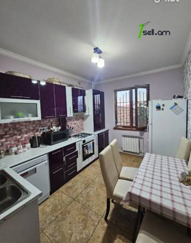 Երկու հարկանի տուն Ֆուչիկի փողոցում Աջափնյակում, 106 քմ, 2 սանհանգույց, կապիտալ վերանորոգված