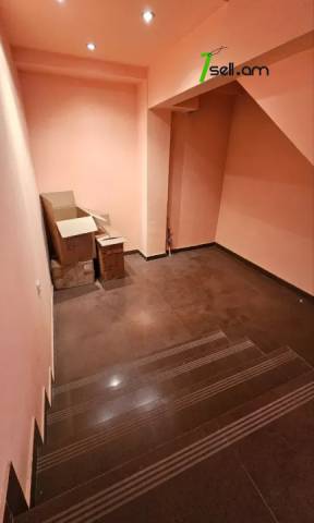 3 սենյականոց բնակարան Սունդուկյան փողոցում, 100 քմ, նախավերջին հարկ, կապիտալ վերանորոգված, քարե շենք