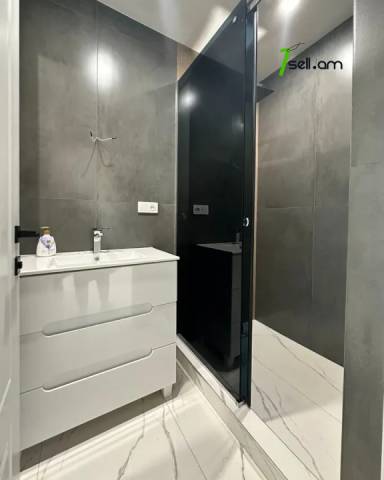 3 սենյականոց բնակարան Խորենացու փողոցում, 67 քմ, նախավերջին հարկ, կապիտալ վերանորոգված