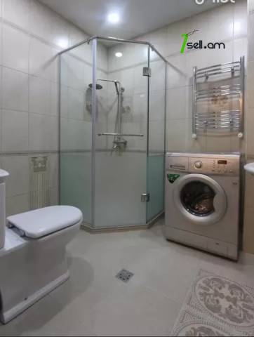 Ընդարձակ 1 սենյականոց բնակարան նորակառույց շենքում Նիկողայոս Ադոնցի փողոցում, 72 ք.մ.