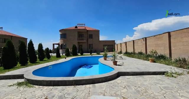 Երկու հարկանի քարե տուն Սիլիկյանի 5-րդ փողոցում Աջափնյակում, 3000 քմ, 2 սանհանգույց, մեծ հողամաս