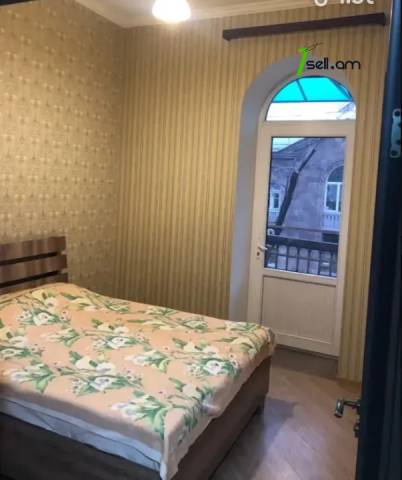 4 սենյականոց բնակարան Պարոնյան փողոցում, 105 քմ, 3/5 հարկ, 2 սանհանգույց, բարձր առաստաղներ