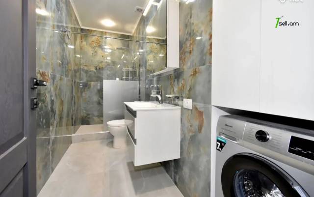 4 սենյականոց բնակարան նորակառույց շենքում, Paronyan St, 135 ք.մ., 2 սանհանգույց, բարձր առաստաղներ