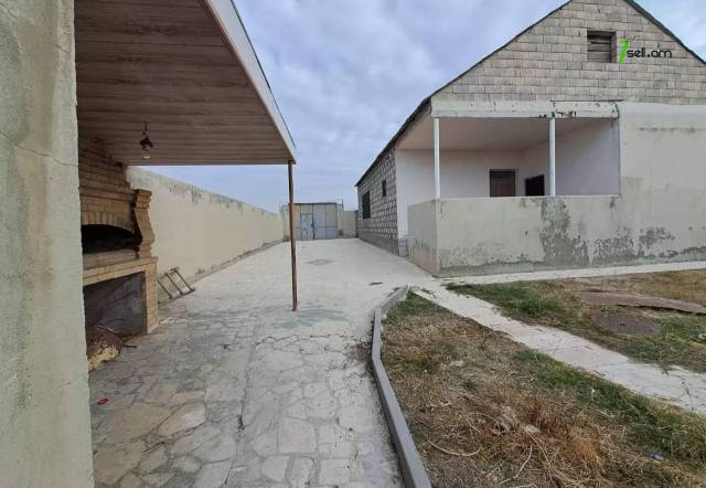 Մեկ հարկանի քարե տուն Ձորաղբյուրում, 1650 ք.մ., 2 սանհանգույց, կապիտալ վերանորոգված