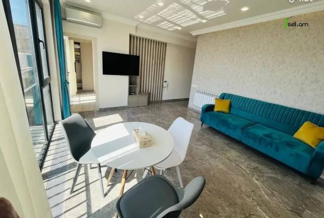 2 սենյականոց բնակարան Դերենիկ Դեմիրճյանի փողոցում, 40 քմ, 7/10 հարկ, կապիտալ վերանորոգված