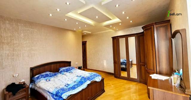 Երեք հարկանի քարե տուն Մոլդովական փողոցում Նոր Նորքում, 1240 քմ, 3+ սանհանգույց