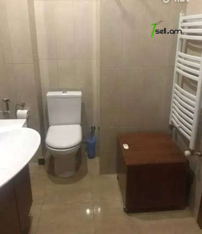 2 սենյականոց բնակարան նորակառույց շենքում Վիկտոր Համբարձումյանի փողոցում, 90 ք.մ., 2 սանհանգույց