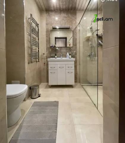 3 սենյականոց բնակարան նորակառույց շենքում Կոմիտասի պողոտայում, 70 ք.մ., 11/18 հարկ, բարձր առաստաղներ