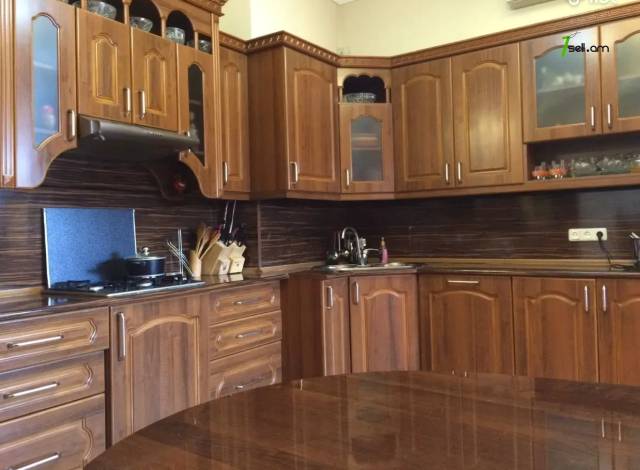 4 սենյականոց բնակարան նորակառույց շենքում Տերյան փողոցում, 193 քմ, 7/9 հարկ, 2 սանհանգույց