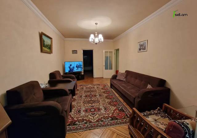 3 սենյականոց բնակարան Ամիրյան փողոցում, 77 ք.մ., կոսմետիկ վերանորոգում, քարե շենք