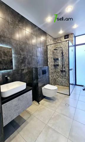 Երկու հարկանի տուն Գրիգոր Աղաբաբյան փողոցում Դավթաշենում, 800 քմ, 3+ սանհանգույց