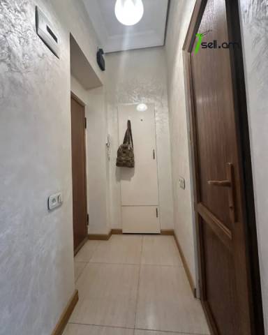 1 սենյականոց բնակարան Թումանյան փողոցում, 40 քմ, նախավերջին հարկ, կապիտալ վերանորոգված, քարե շենք