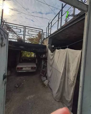 Երկու հարկանի քարե տուն Պարույր Սևակի փողոցում Քանաքեռ Զեյթունում, 320 ք.մ.
