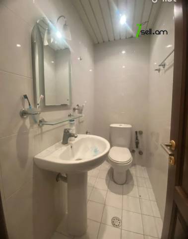 4 սենյականոց բնակարան Լվովյան փողոցում, 130 քմ, 1/5 հարկ, կոսմետիկ վերանորոգում, քարե շենք