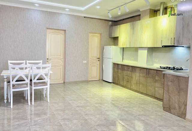 2 սենյականոց բնակարան Մեսրոպ Մաշտոցի պողոտայում, 50 քմ, նախավերջին հարկ, բարձր առաստաղներ
