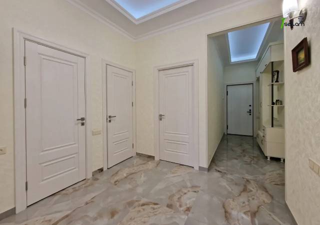 Երկու հարկանի քարե տուն Ժակ Իվ Կուստոյի փողոցում Էրեբունիում, 390 ք.մ., 3+ սանհանգույց