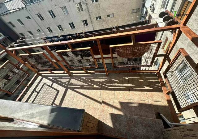 5 սենյականոց բնակարան Մհեր Մկրտչյան փողոցում, 210 քմ, նախավերջին հարկ, 2 սանհանգույց