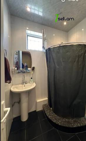 Մեկ հարկանի քարե տուն Գրիգոր Զոհրապի փողոցում Աջափնյակում, 60 քմ, եվրովերանորոգված